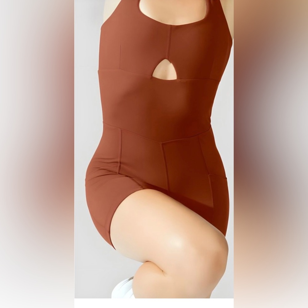 Women's Beautiful Back
One-Piece Set